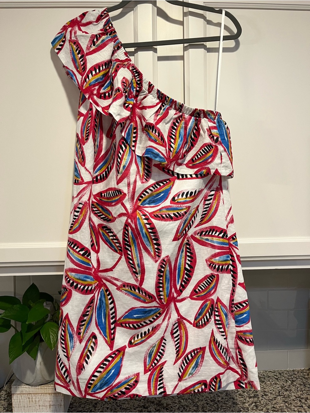 Women’s One-Shoulder Ruffle Sundress - White with Red & Blue Leaf Print